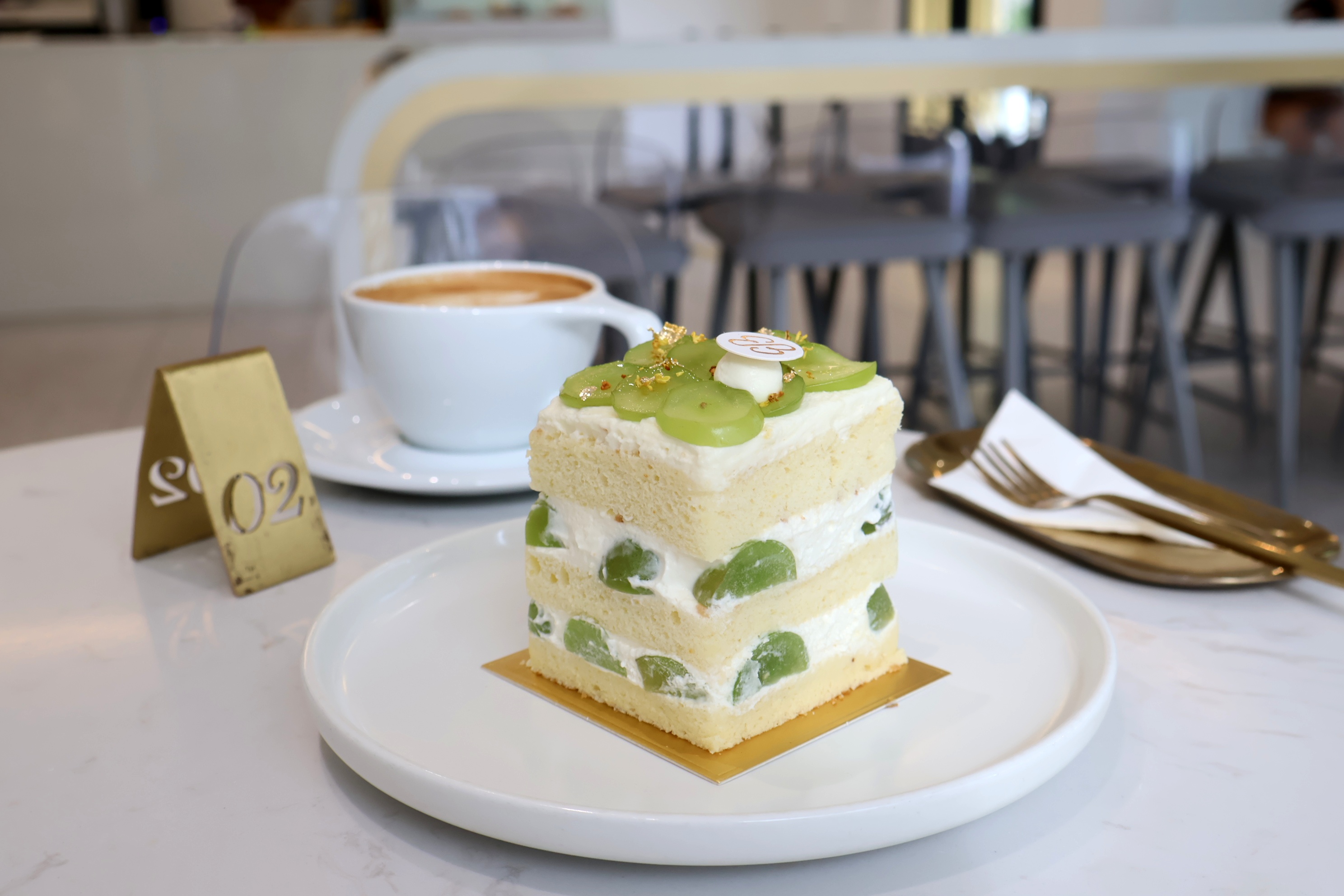 From Flaky Croissants to Fresh Muscat Cakes: Être Patisserie Review