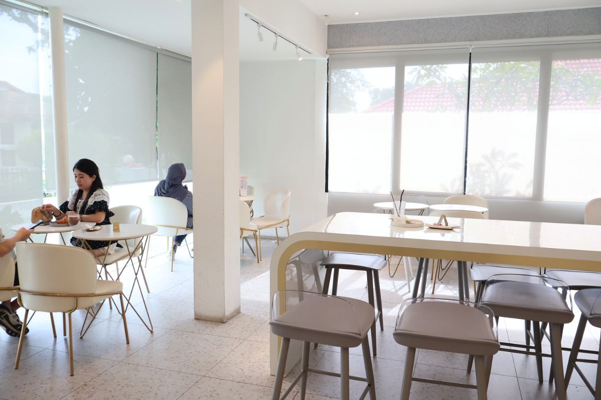 Unwind with Pastries and Coffee at Ipoh's Elegant Être Patisserie
