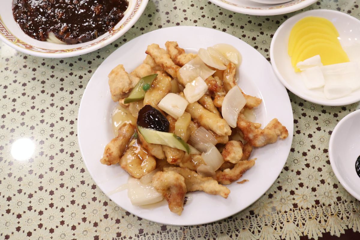 Tangsuyuk Crispy on the outside, tender inside at Gaehwa in Myeongdong Seoul
