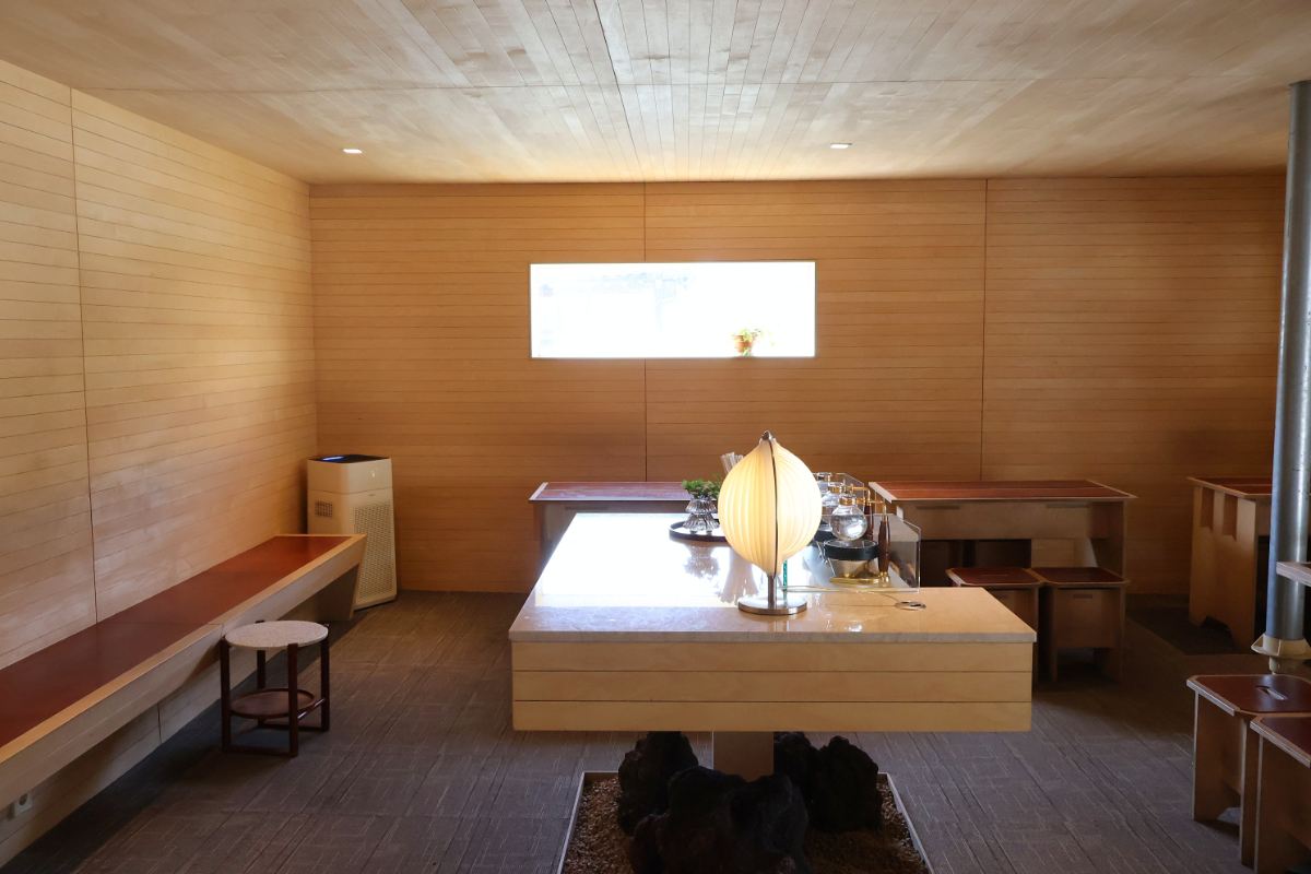 Green Mile Coffee Bukchon: The Perfect Blend of Scenic Views and Delicious Coffee