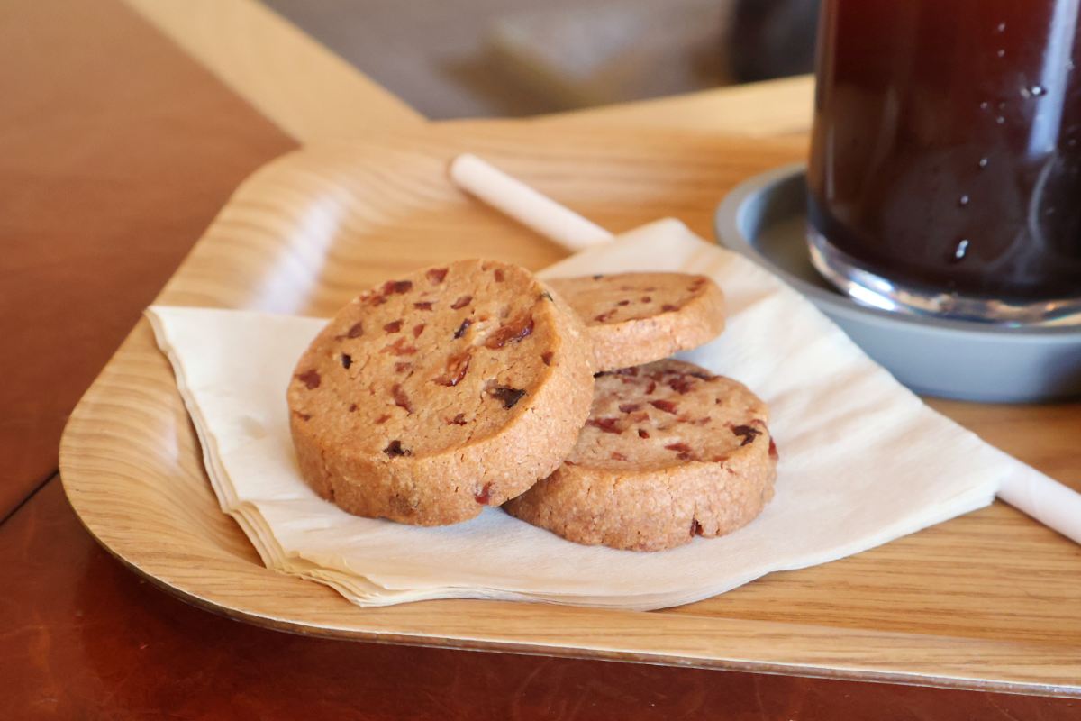 Sip Coffee with a View: Green Mile Coffee’s Rooftop and Tiramisu in Bukchon