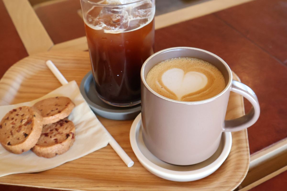 Green Mile Coffee Bukchon: A Tranquil Seoul Café with Stunning Rooftop Views