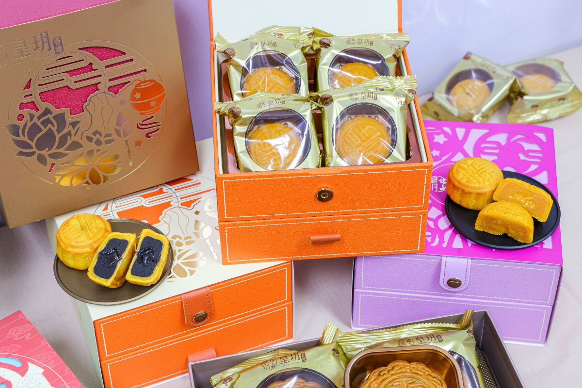 Low Sugar Egg Custard Mooncake: All the indulgence of classic egg custard mooncake with a fraction of the sugar – a treat that’s lighter on sweetness but full of flavour