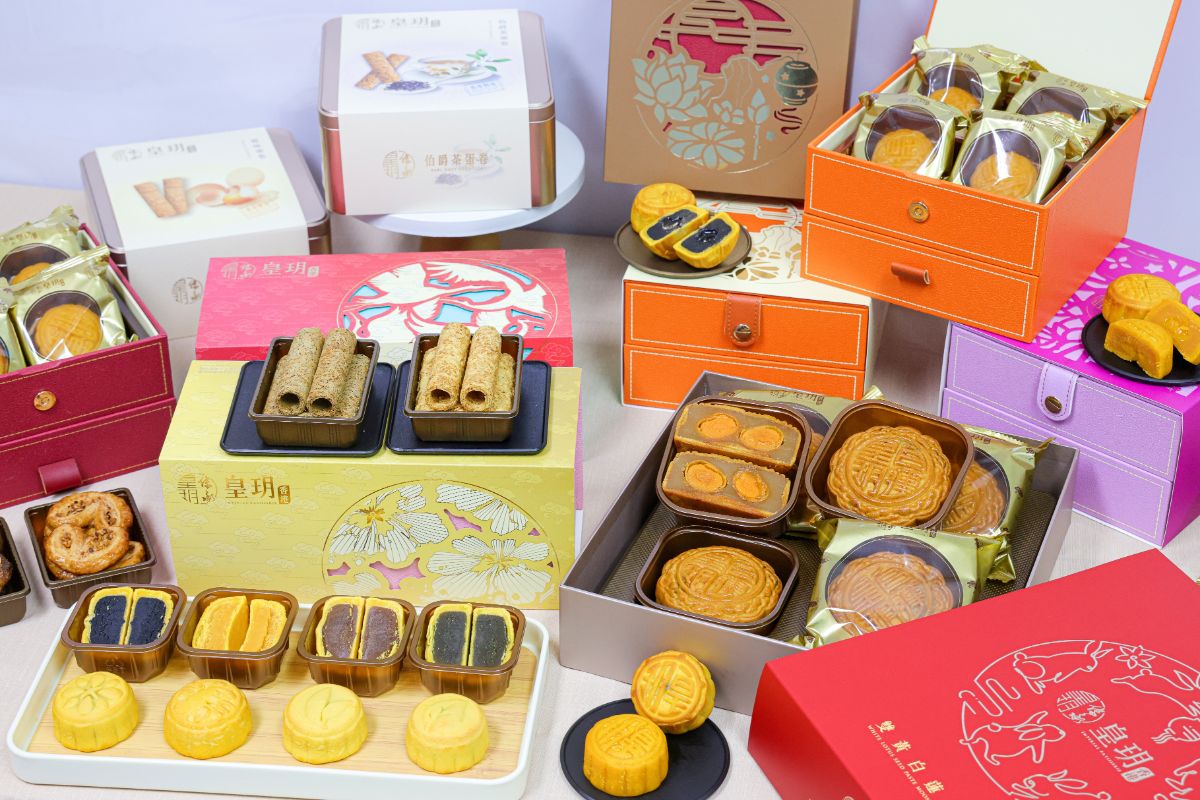 Indulge in Hong Kong's Finest: Imperial Patisserie Mooncakes Now in Singapore width=