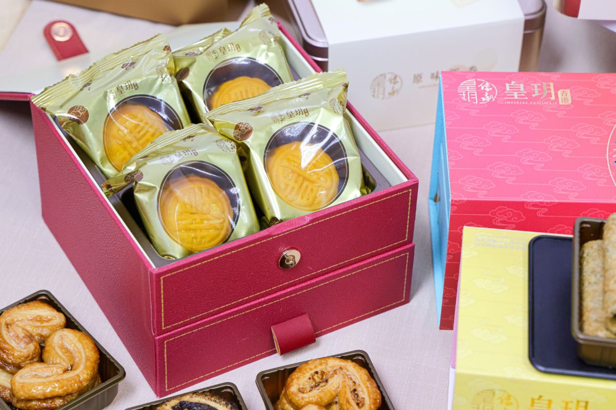 Award-Winning Mooncakes Crafted by Legendary Master Chefs