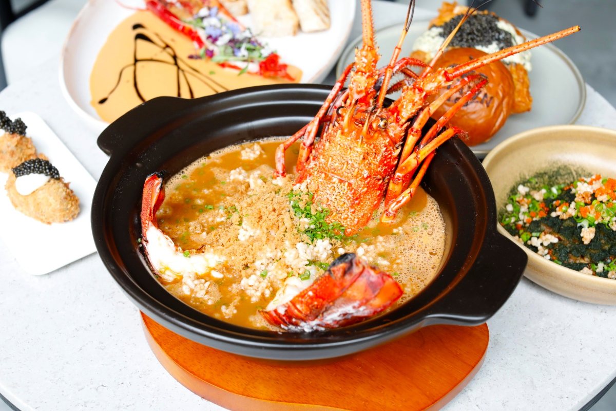Live Spiny Lobster Poached Rice at One Prawn & Co at New Bahru