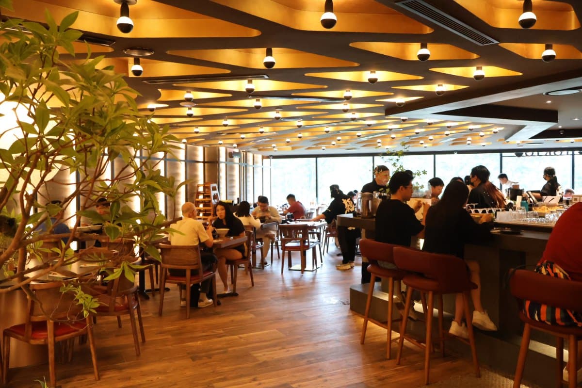 Stylish and Modern Interior of Mensho Tokyo at Raffles City