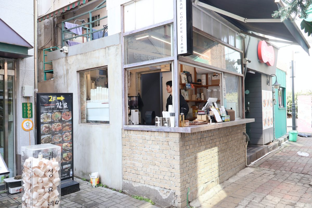 Seongsu’s Raw Coffee Stand: Where Great Coffee Doesn’t Break the Bank