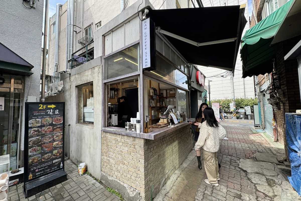 Raw Coffee Stand: Seongsu’s Hidden Gem for Affordable, Quality Coffee