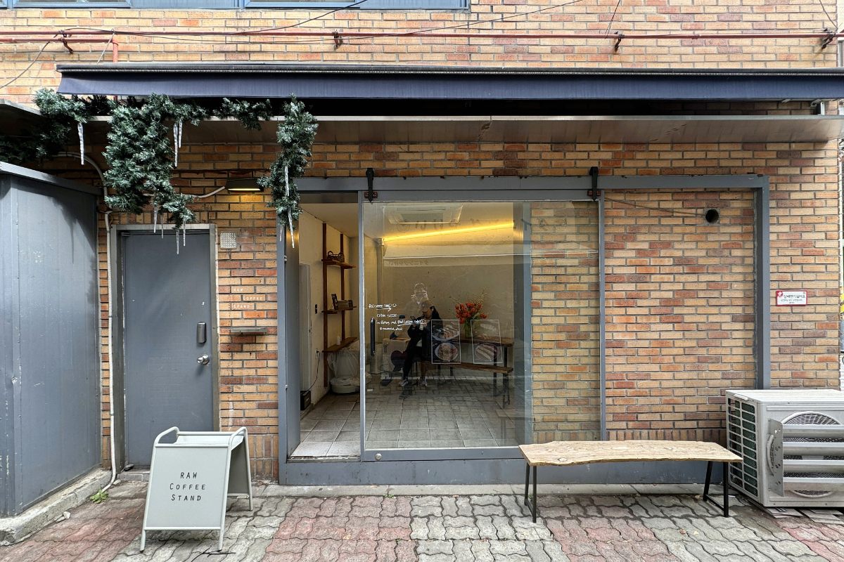 Seongsu’s Raw Coffee Stand: Where Great Coffee Doesn’t Break the Bank
