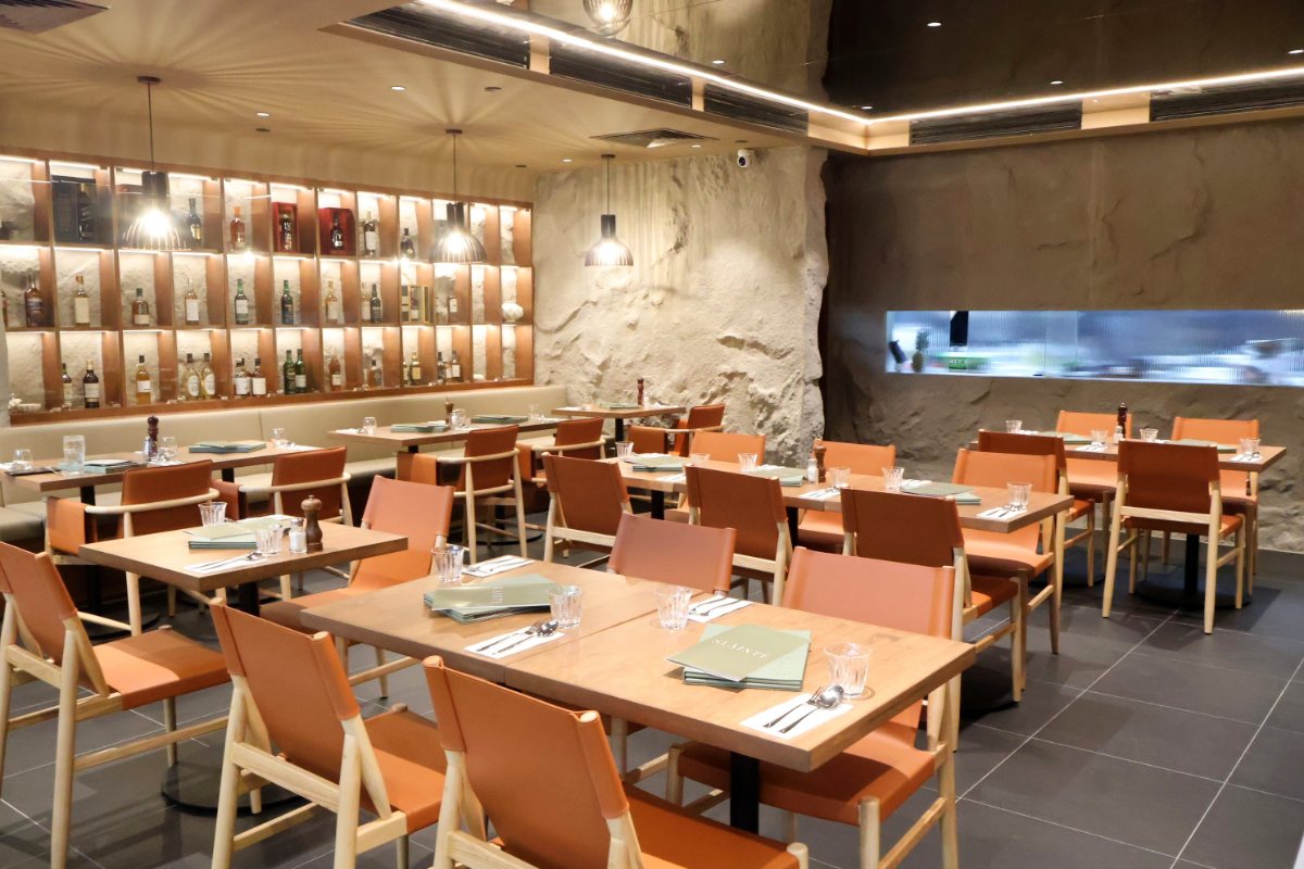 Discover Sláinte: Paragon’s New Café and Whiskey Bar Offering Charcoal-Grilled Specialties