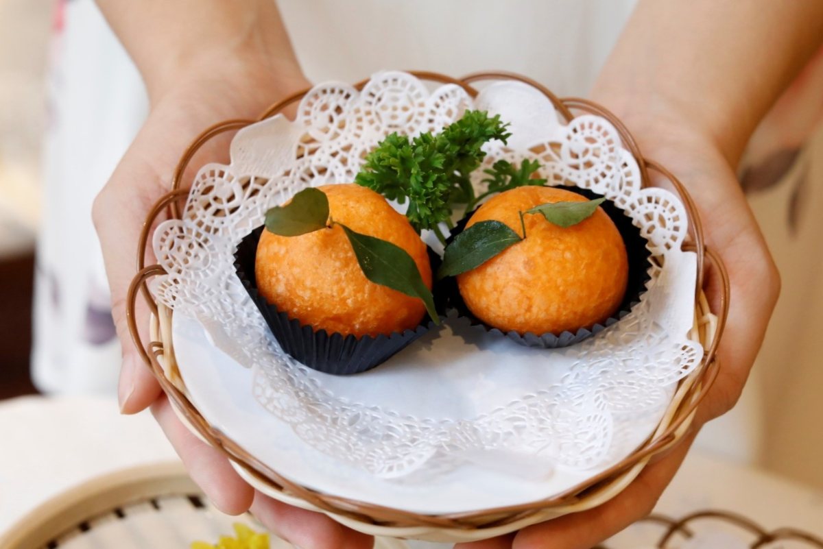 Lucky Tangerine Fried Prawn Balls from Yum Cha Restaurant Singapore